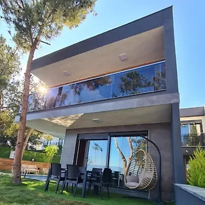  Villa Oezel Havuz Ve Deniz Manzarali Yeni